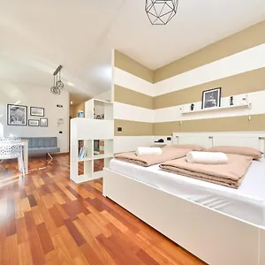 https://tip-top-apartment-malcesine.hotelinveneto.com